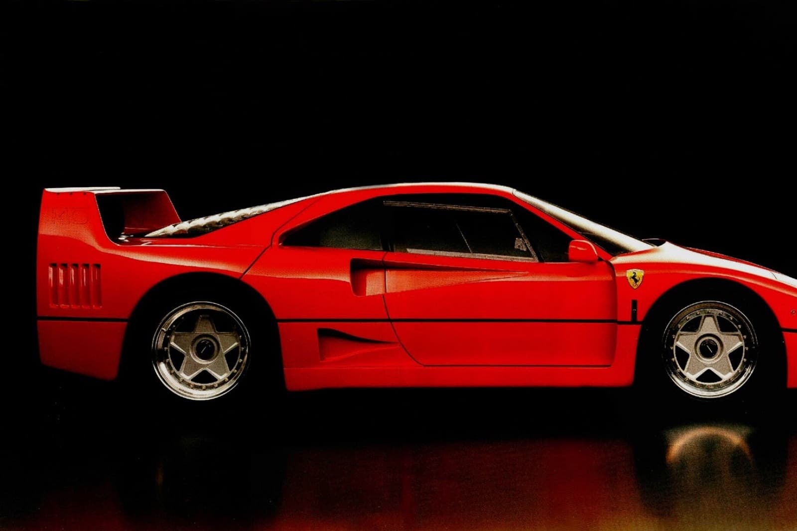 1987 Ferrari F40 brochure cover